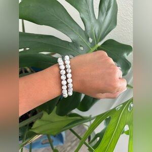 Howlite bracelet (one)